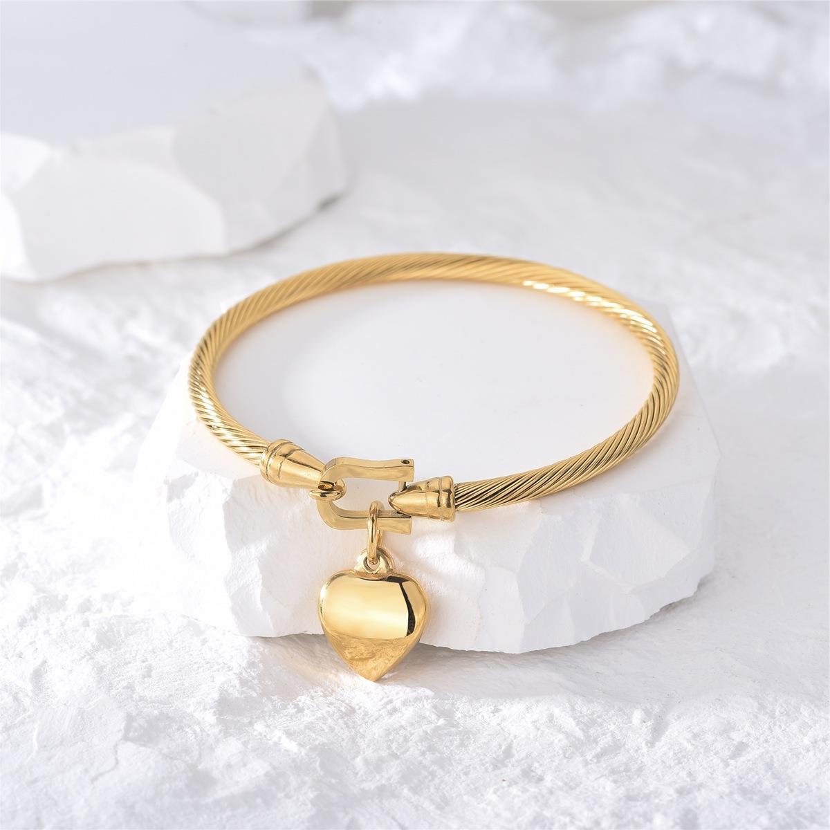 Lara Heart Bangle