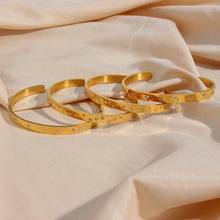 Load image into Gallery viewer, SELENA Gold Bangle
